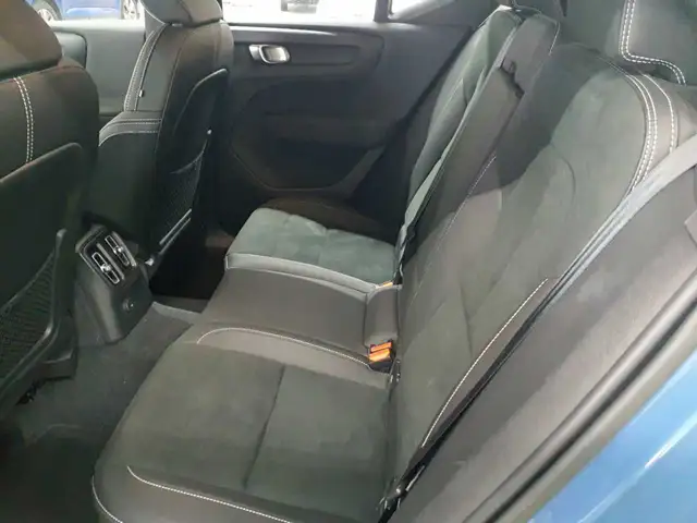 Volvo XC40 view 13