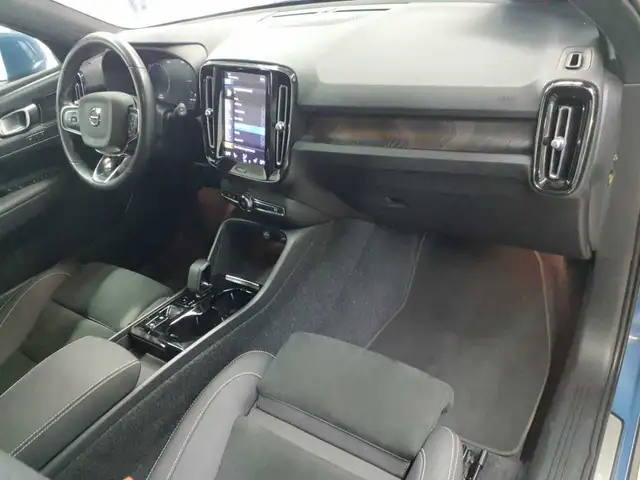 Volvo XC40 view 9