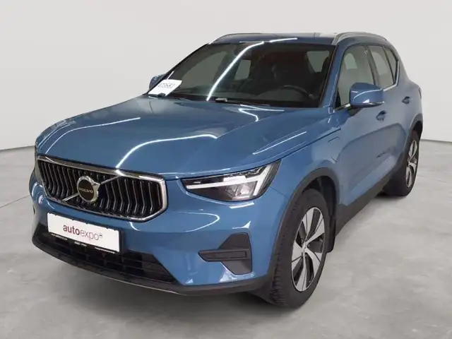 Volvo XC40 view 2