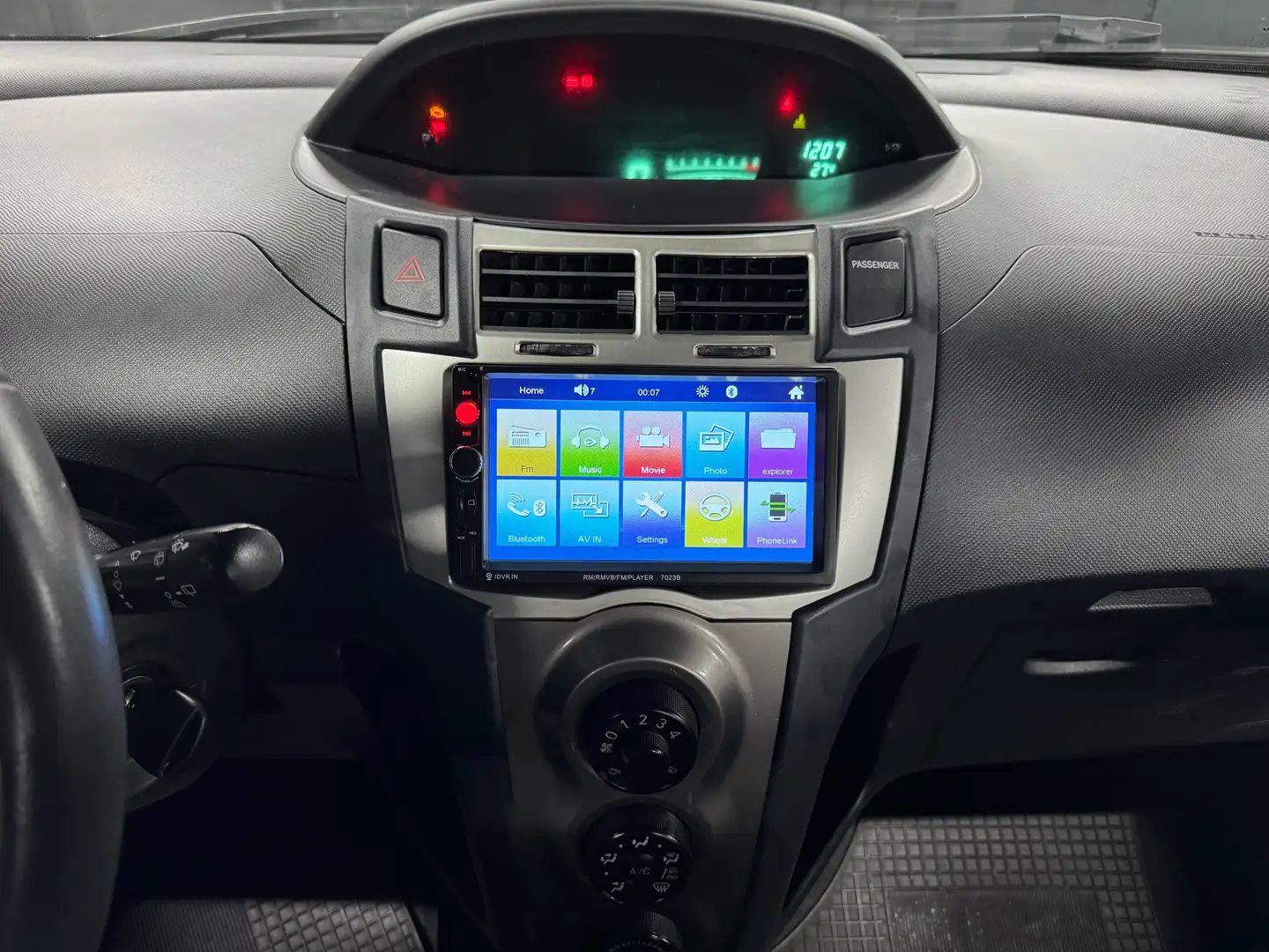 Toyota Yaris Yaris II 3p 1.0 Sol Car Play Neopatentati Argento - 1