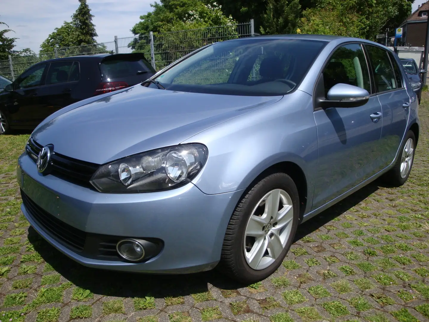 Volkswagen Golf VI 1.6 Trendline / 2.HAND,KLIMA !!! Blau - 1