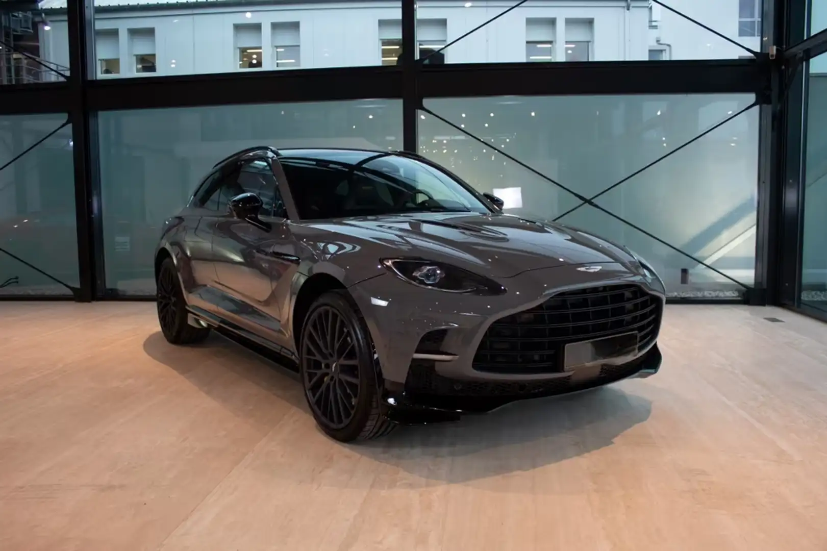 Aston Martin DBX 707 - 1