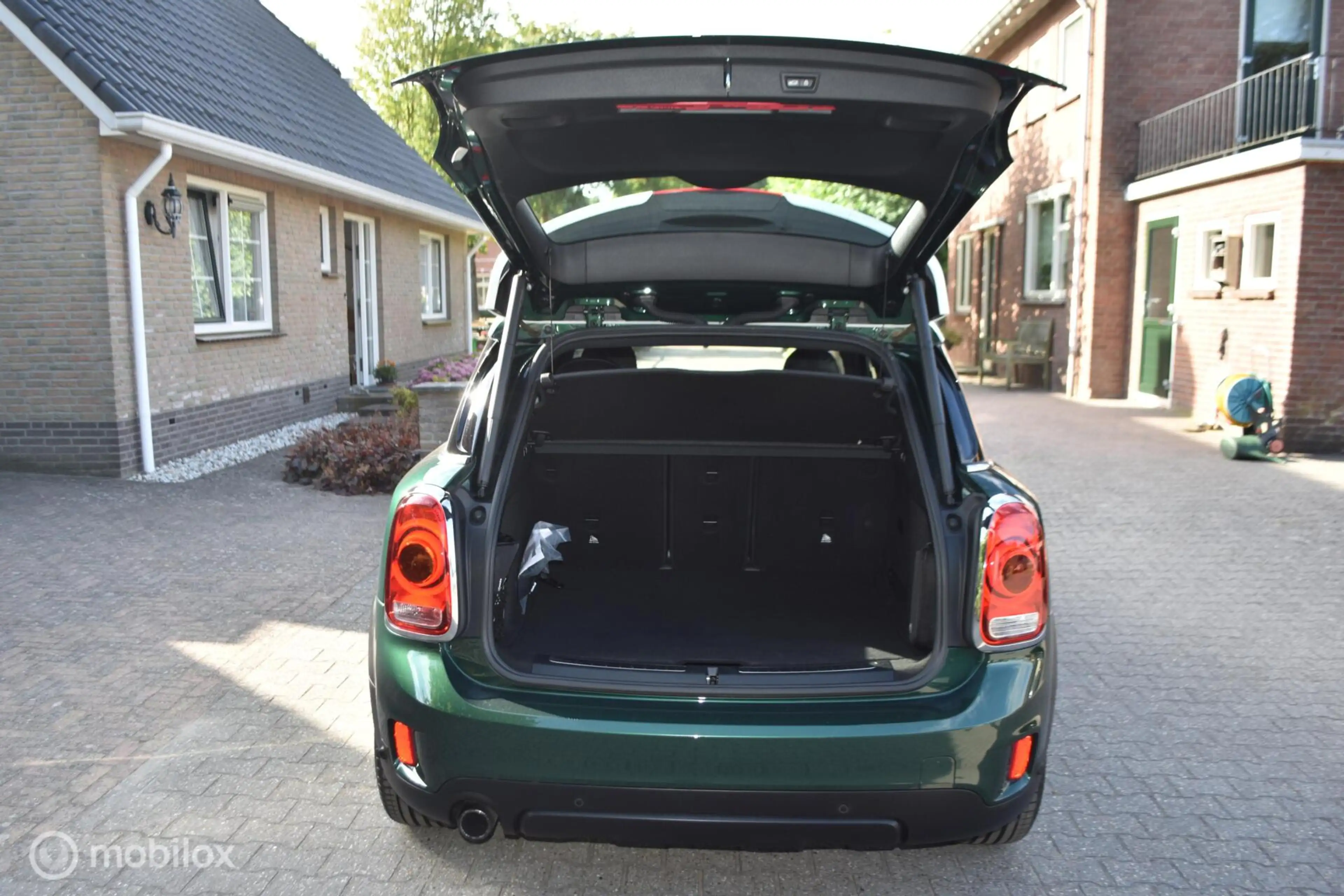 MINI Cooper SE Countryman 1.5 ALL4 Chili — photo 12