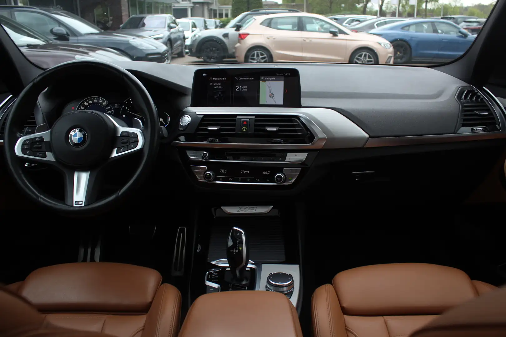 BMW X3 xDrive30i High Exe. M Sport / Trekhaak / Panoramad Zwart - 2