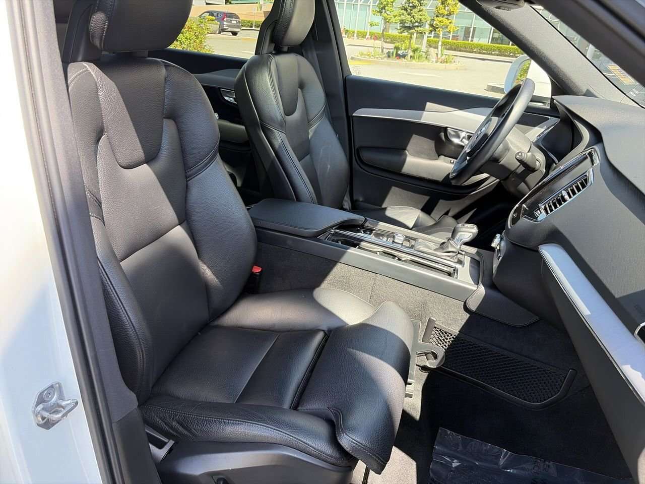 2020 Volvo XC90 T6 AWD Momentum (7-Seat) Local | Accident-Free | M thumb 32