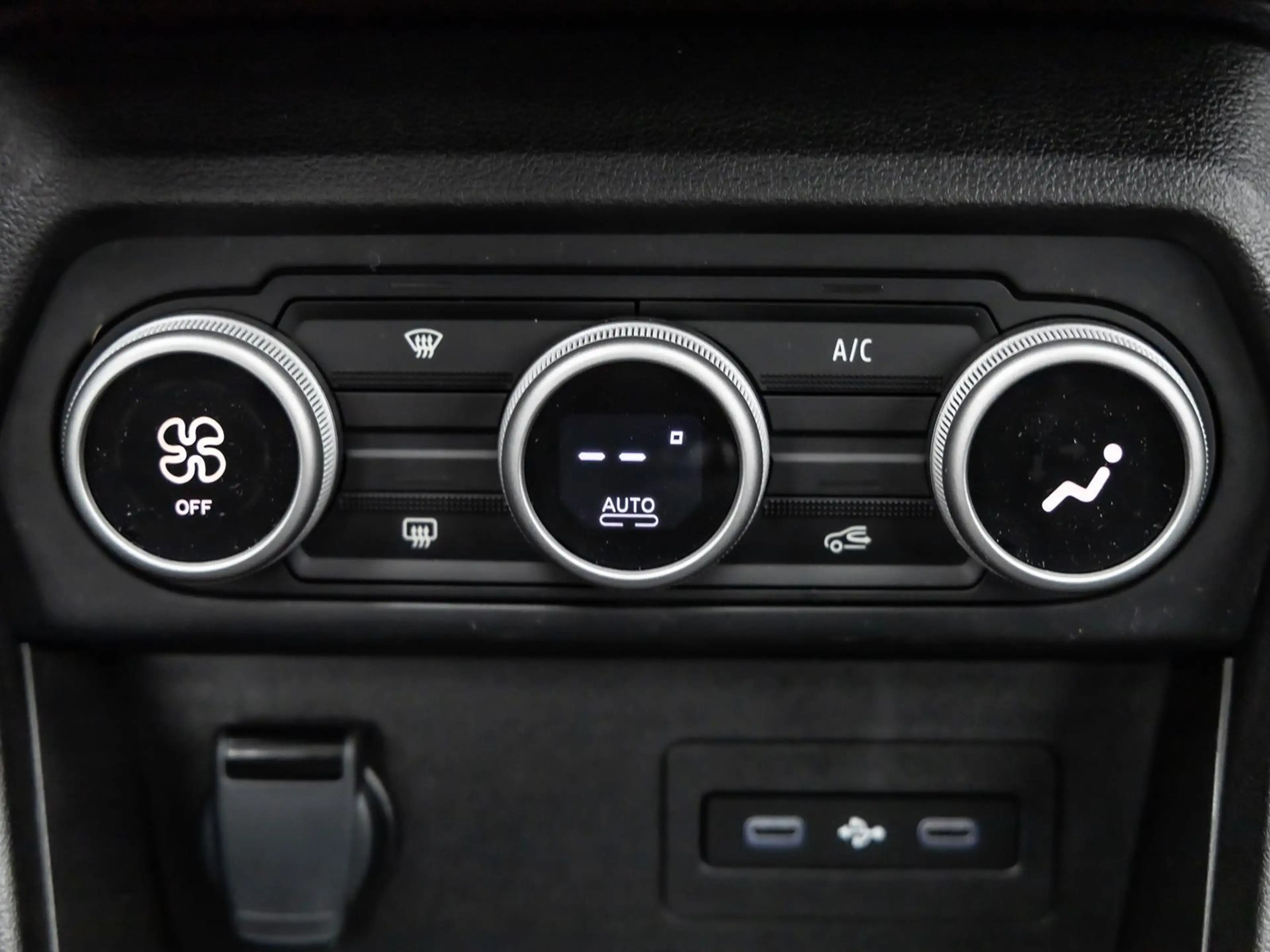 Dacia Sandero Stepway Extreme Eco-G 120 SD LHZ SHZ PDC — photo 13