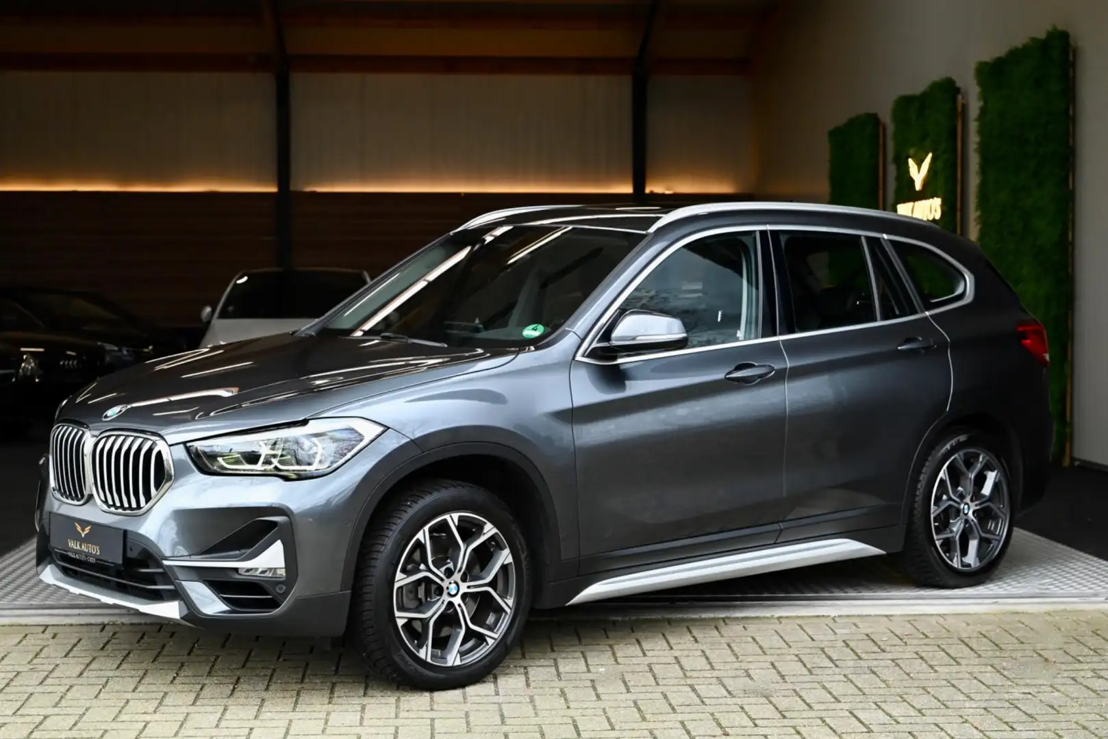 BMW X1 SDrive20i - Adaptive Cruise Control - Panoramadak Grau - 1