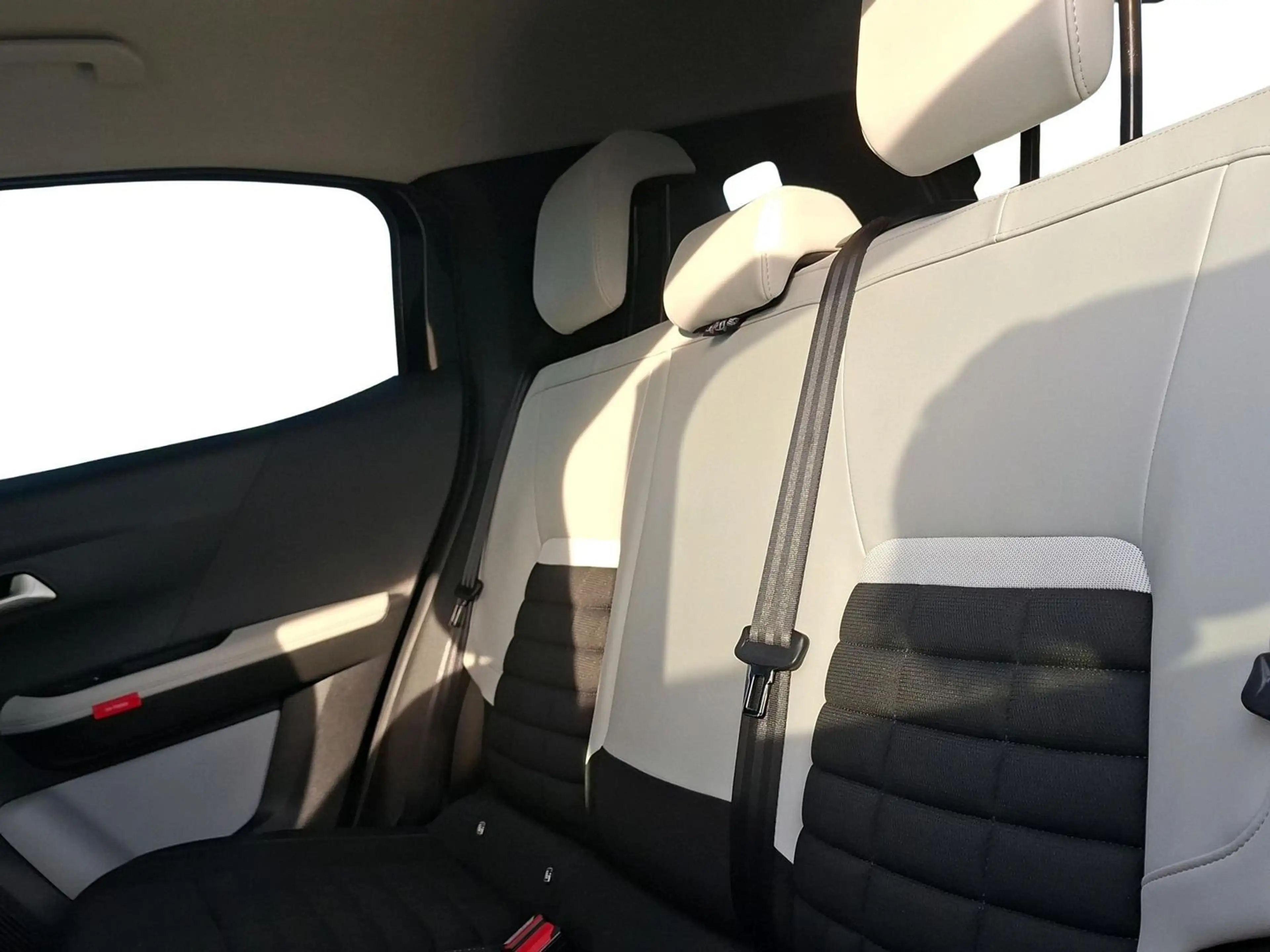Citroen C3 Aircross Max Hybrid 145 eDSC6 Kamera Navi SHZ — photo 8