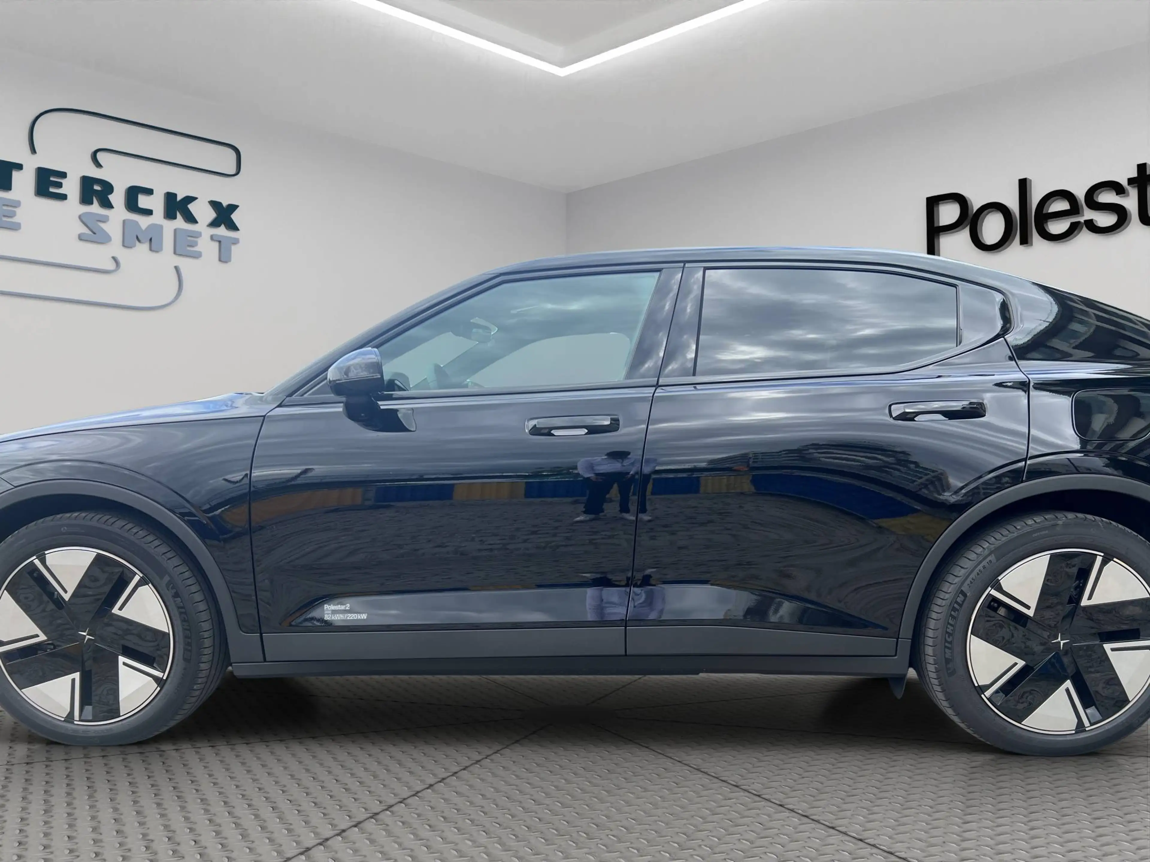 Polestar 2 Polestar 2 82 kWh Long Range Single Motor Business Business — photo 3