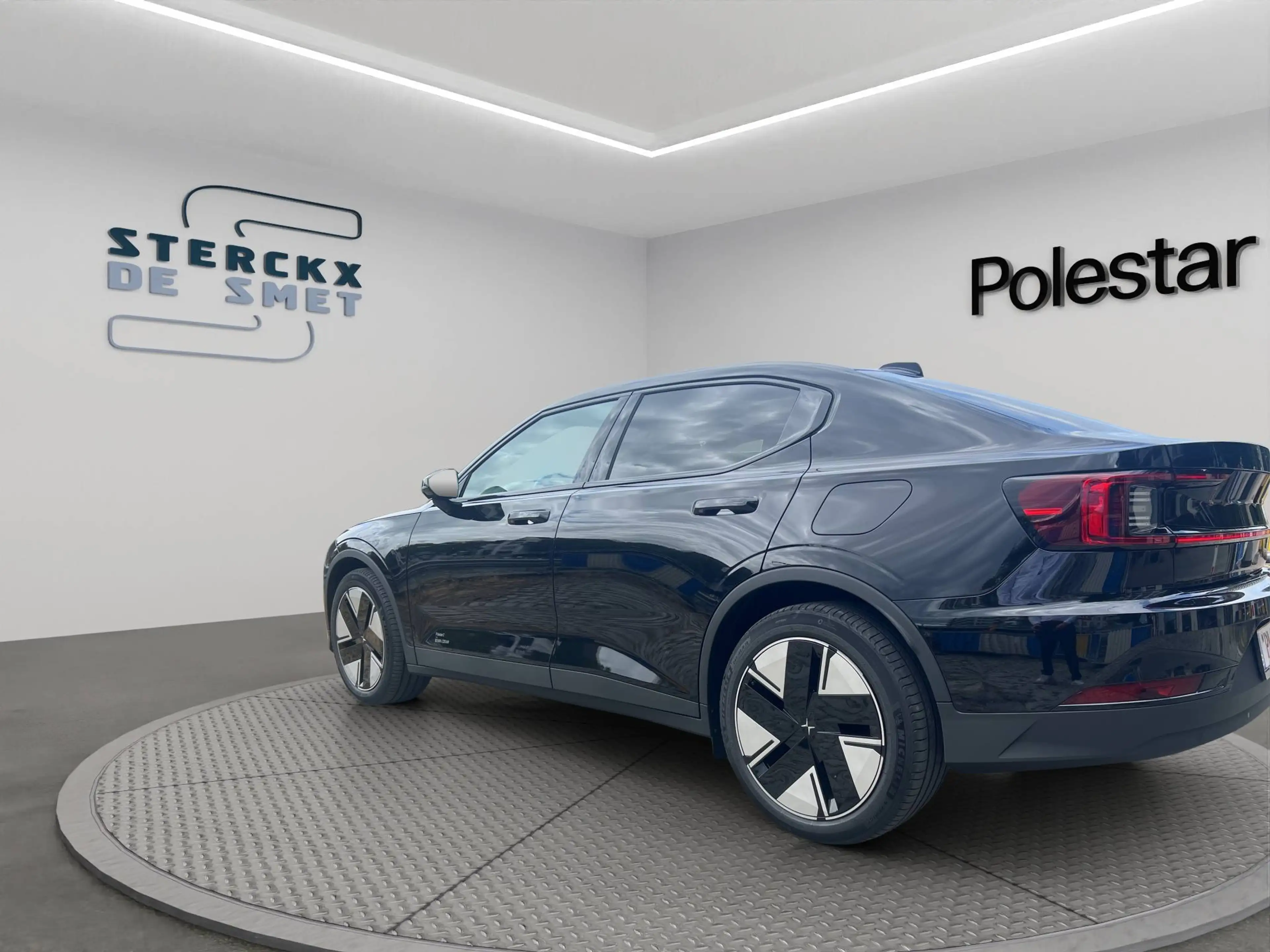Polestar 2 Polestar 2 82 kWh Long Range Single Motor Business Business — photo 4