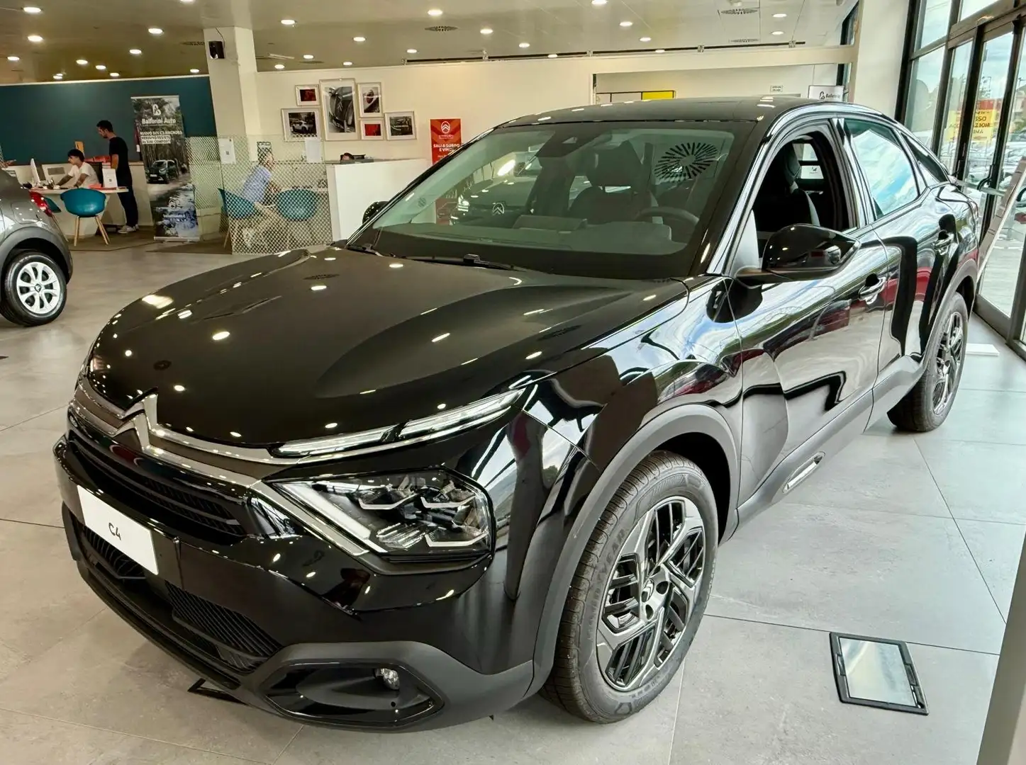 Citroen C4 1.2 puretech Plus **KMzero** Schwarz - 1