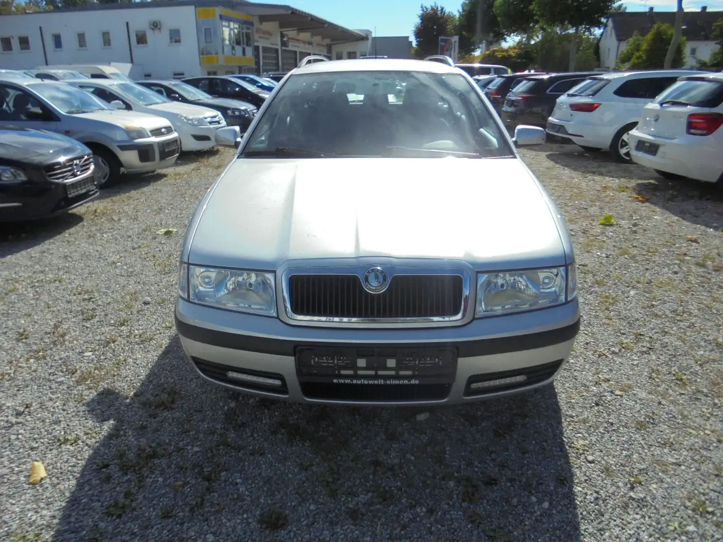 Skoda Octavia Combi Tour 1.6 ~ Tüv und Service Neu ~ Silber - 2
