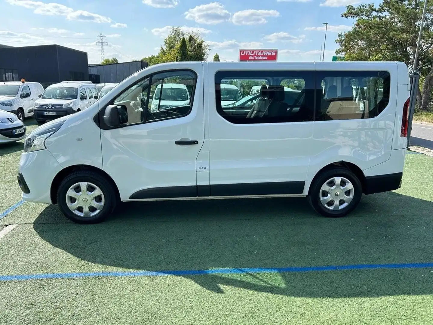 Renault Trafic 9 places (14.990 HT) Passenger 1.6 dCi 95ch Grand Confort Blanc - 2