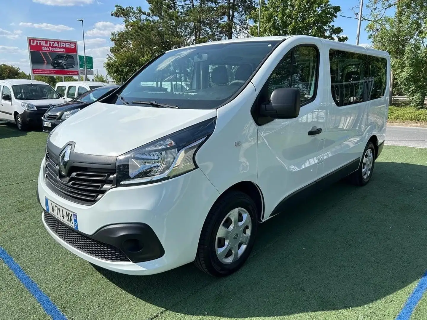 Renault Trafic 9 places (14.990 HT) Passenger 1.6 dCi 95ch Grand Confort Blanc - 1