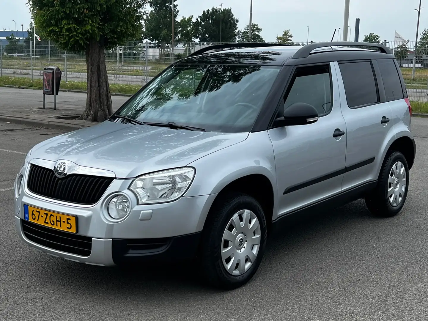 Skoda Yeti 1.2 TSI 77KW DSG Comfort - AUTOMAAT - Nieuwe APK Grijs - 1