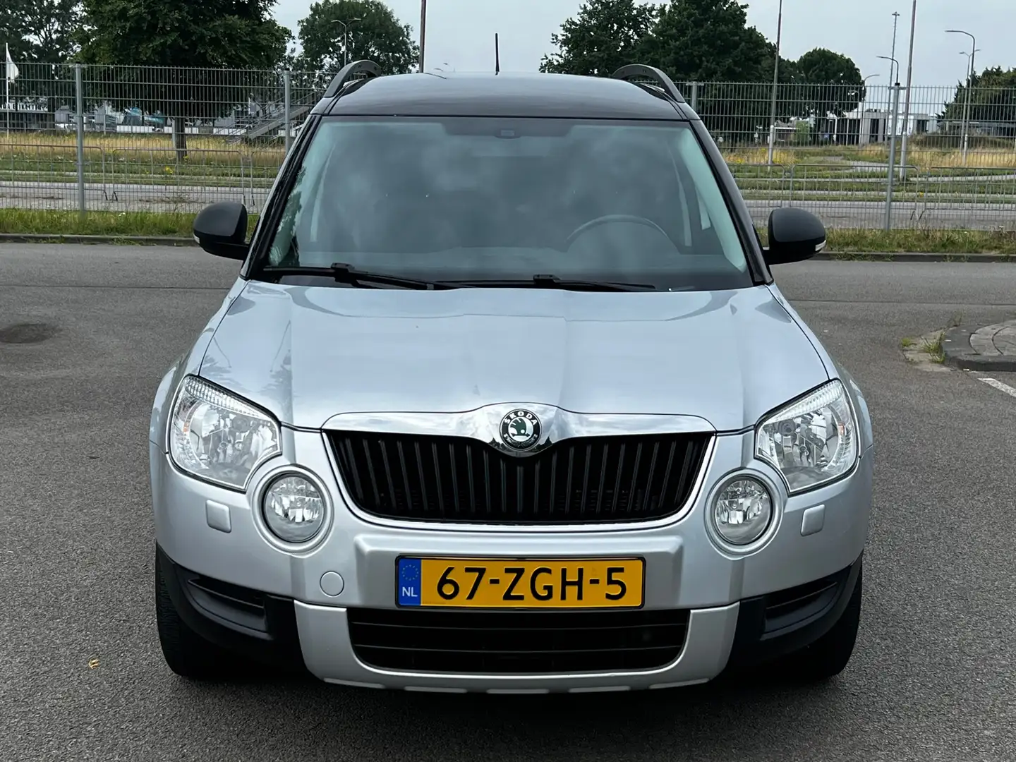 Skoda Yeti 1.2 TSI 77KW DSG Comfort - AUTOMAAT - Nieuwe APK Grijs - 2
