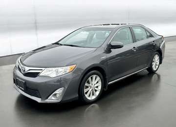 XLE ~ HYBRID ~ NAV ~ REAR CAM ~ CERTIFIED