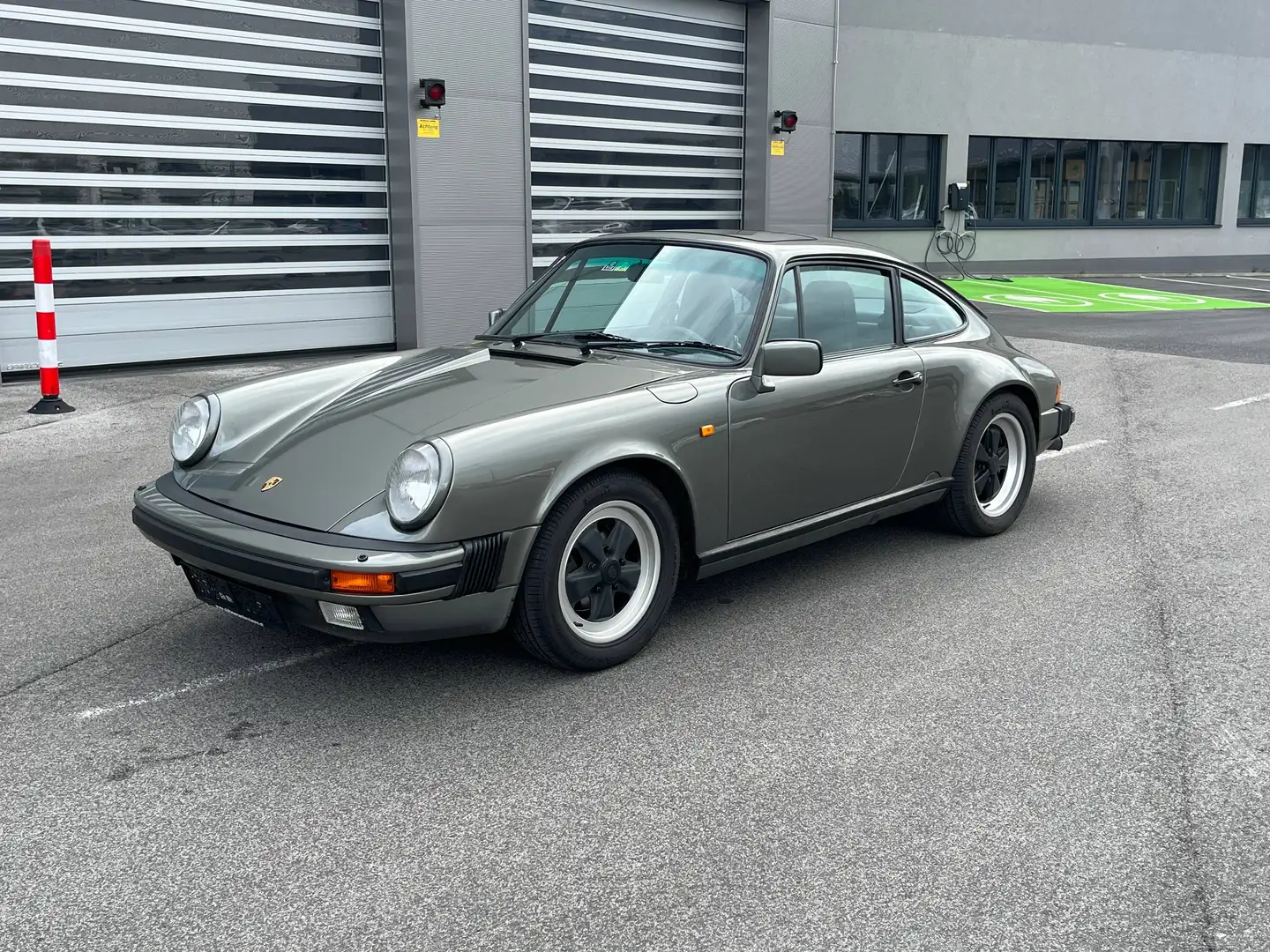 Porsche 911 911 Carrera Coupé Grün - 2