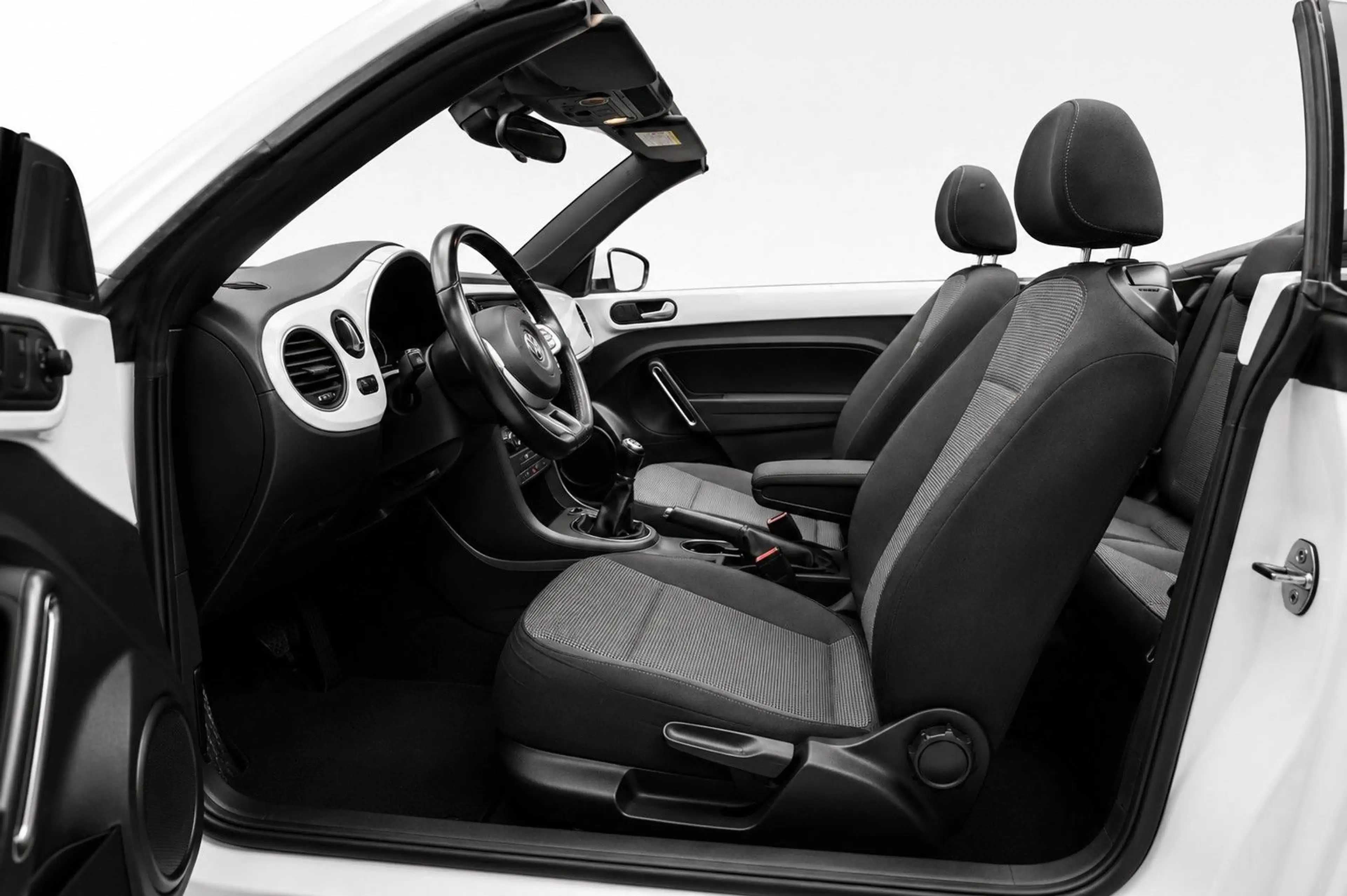Volkswagen Beetle Cabriolet Design BI-XENON, SITZHEIZUNG — photo 15