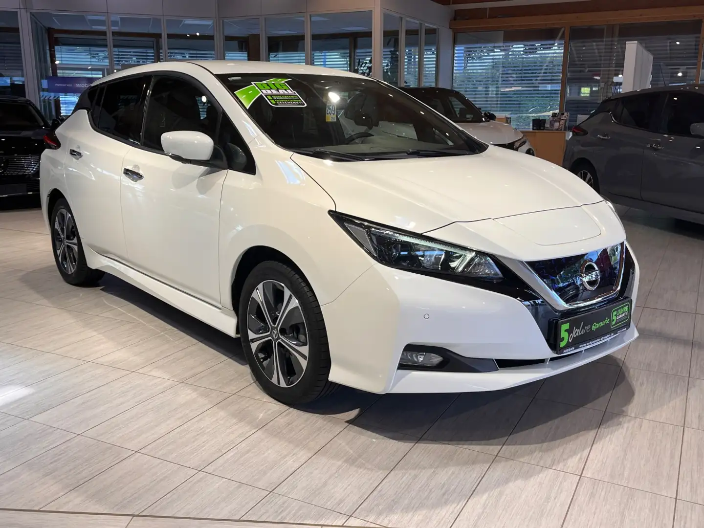 Nissan Leaf 40kWhh N-Connecta 360 ACC KAM SpurH SpurW LM Weiß - 2