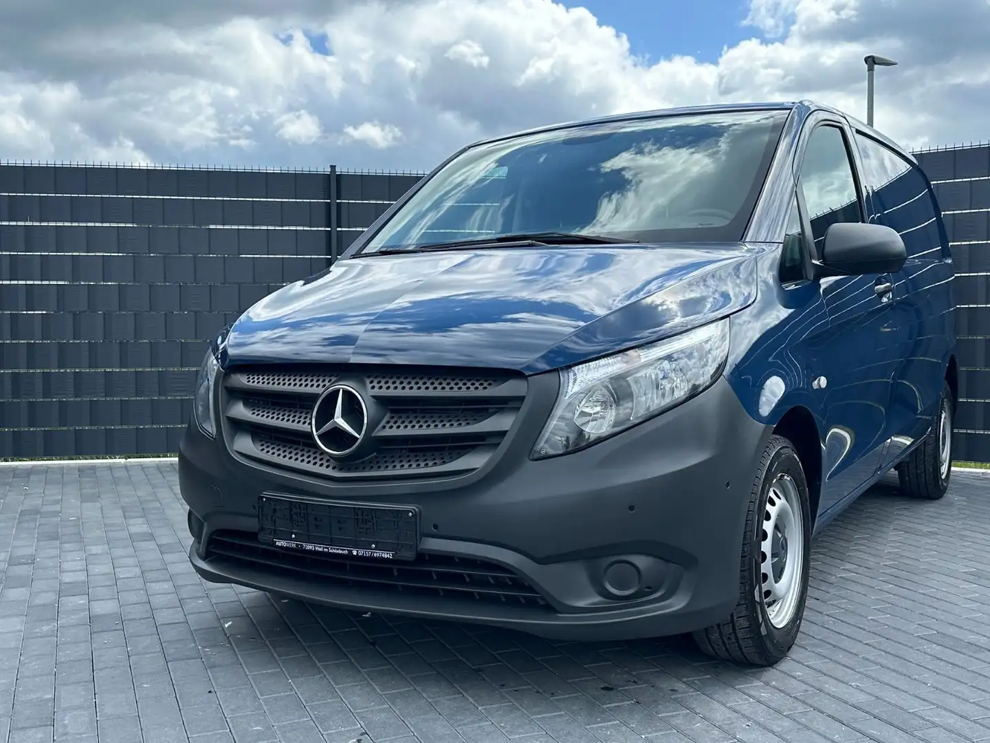 Mercedes-Benz Vito 110 CDI Kasten kompakt*KLIMA*PDC*LEDER*AHK* Blauw - 1