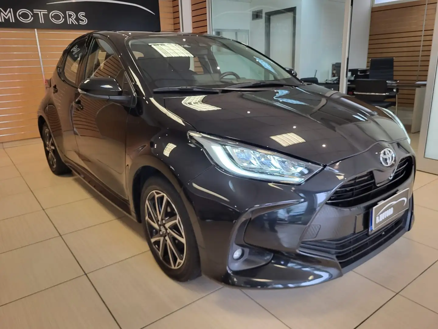 Toyota Yaris 1.0 PREZZO REALE SENZA VINCOLI Gris - 2