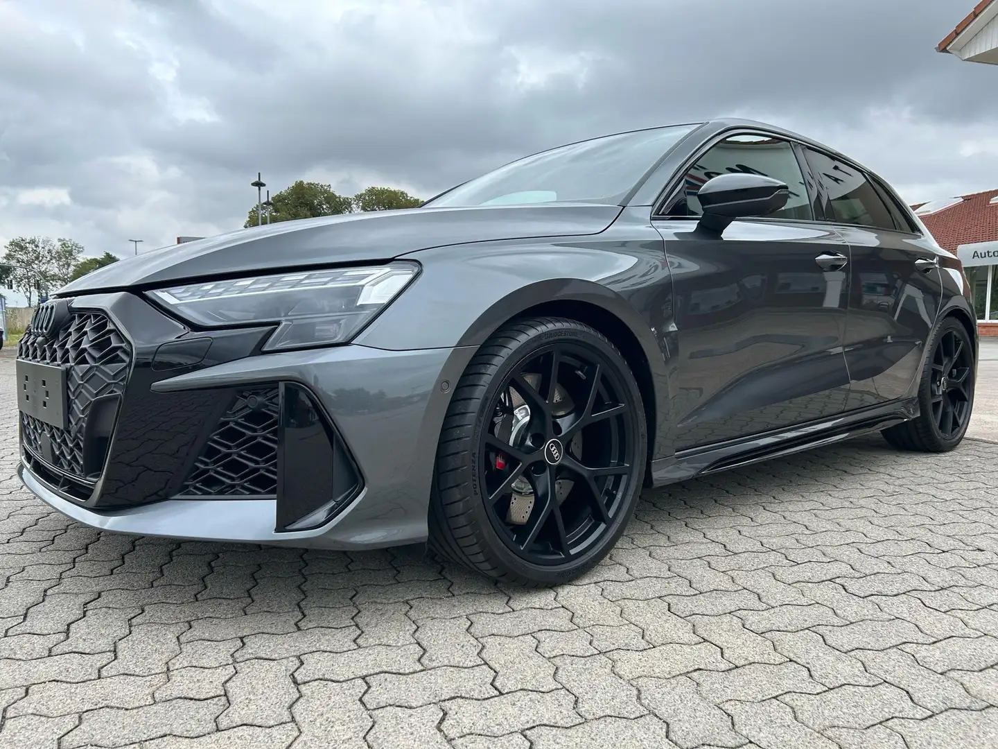 Audi RS3 Sportback 2.5 TFSI Quattro S tronic / Schalensi... Grau - 1