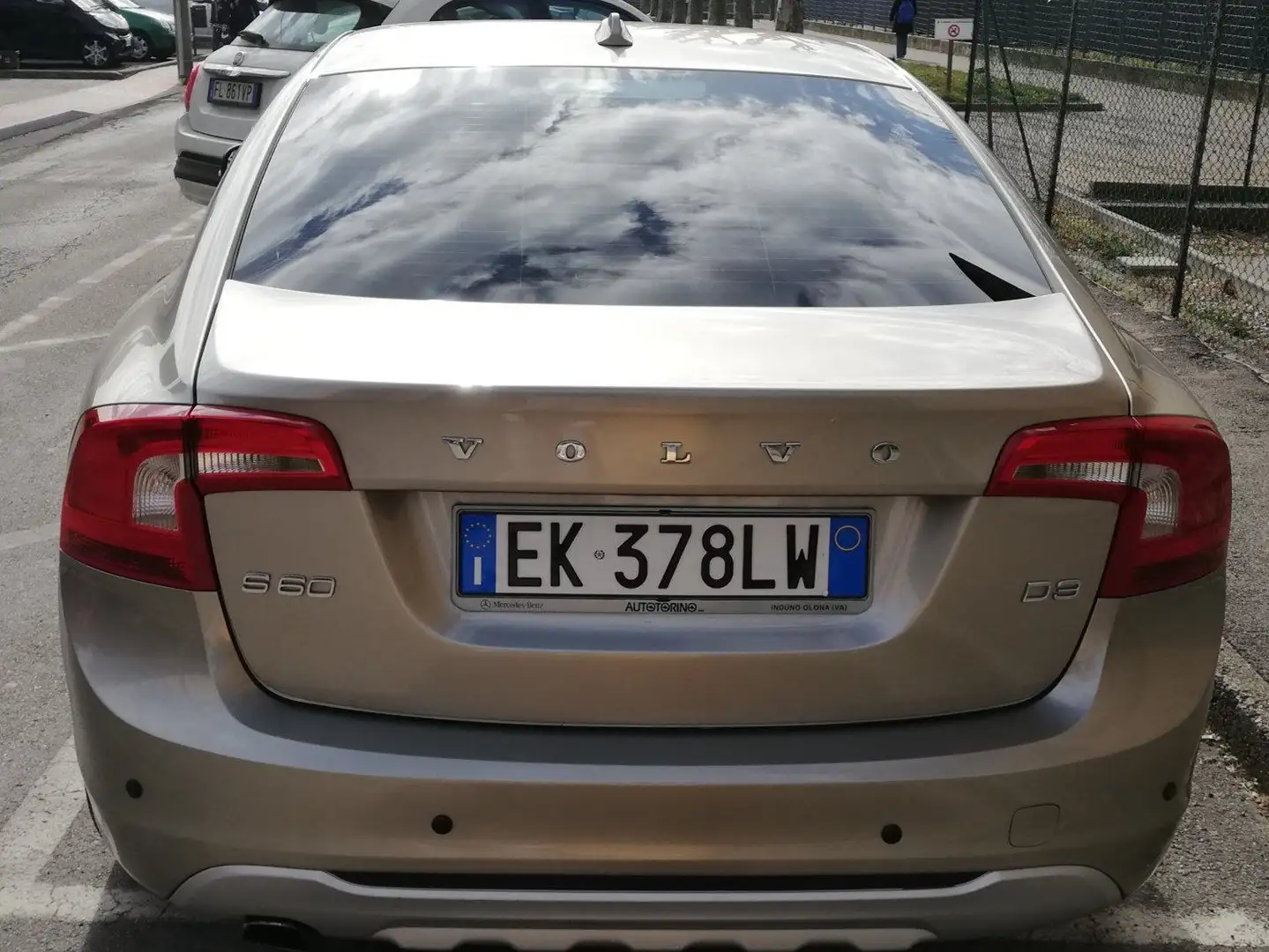 Volvo S60 S60 II 2010 2.0 d3 Kinetic geartronic Beige - 2