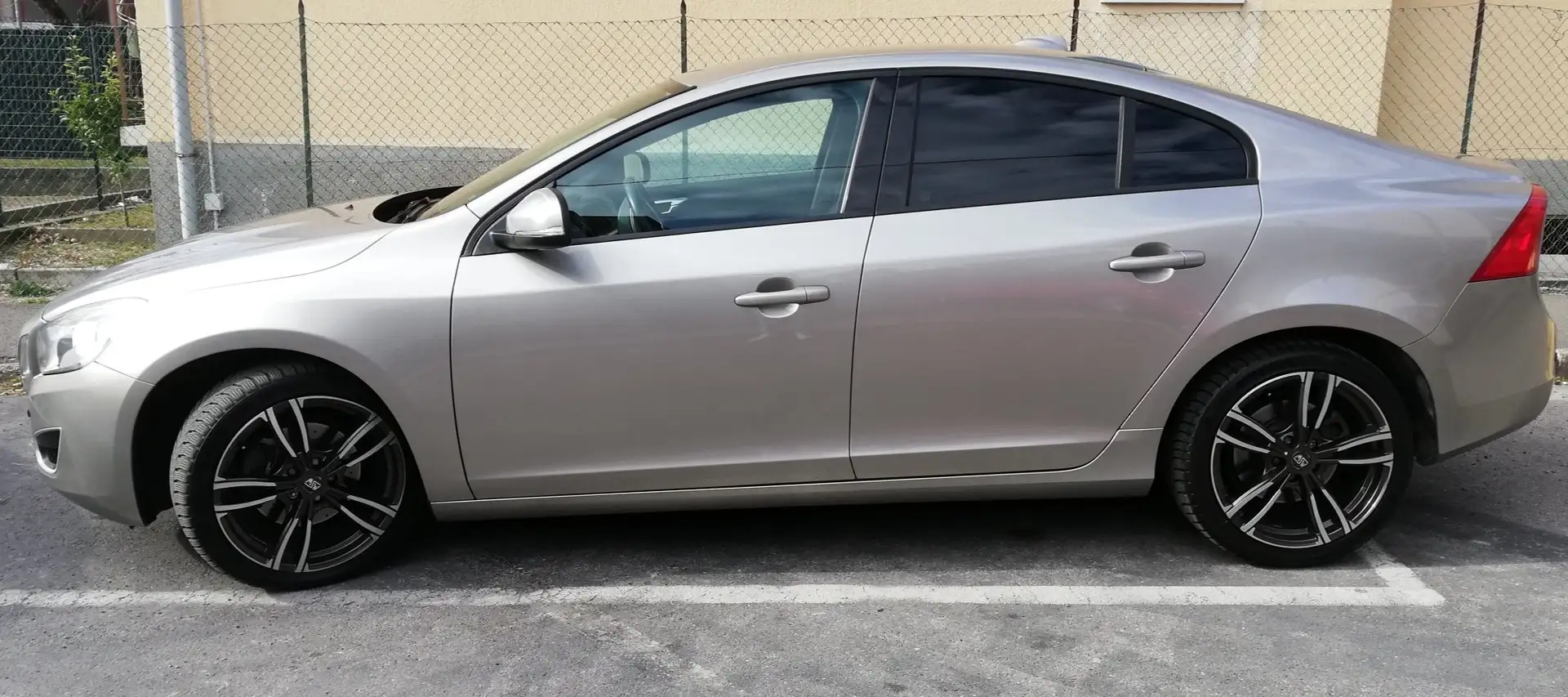 Volvo S60 S60 II 2010 2.0 d3 Kinetic geartronic Beige - 2