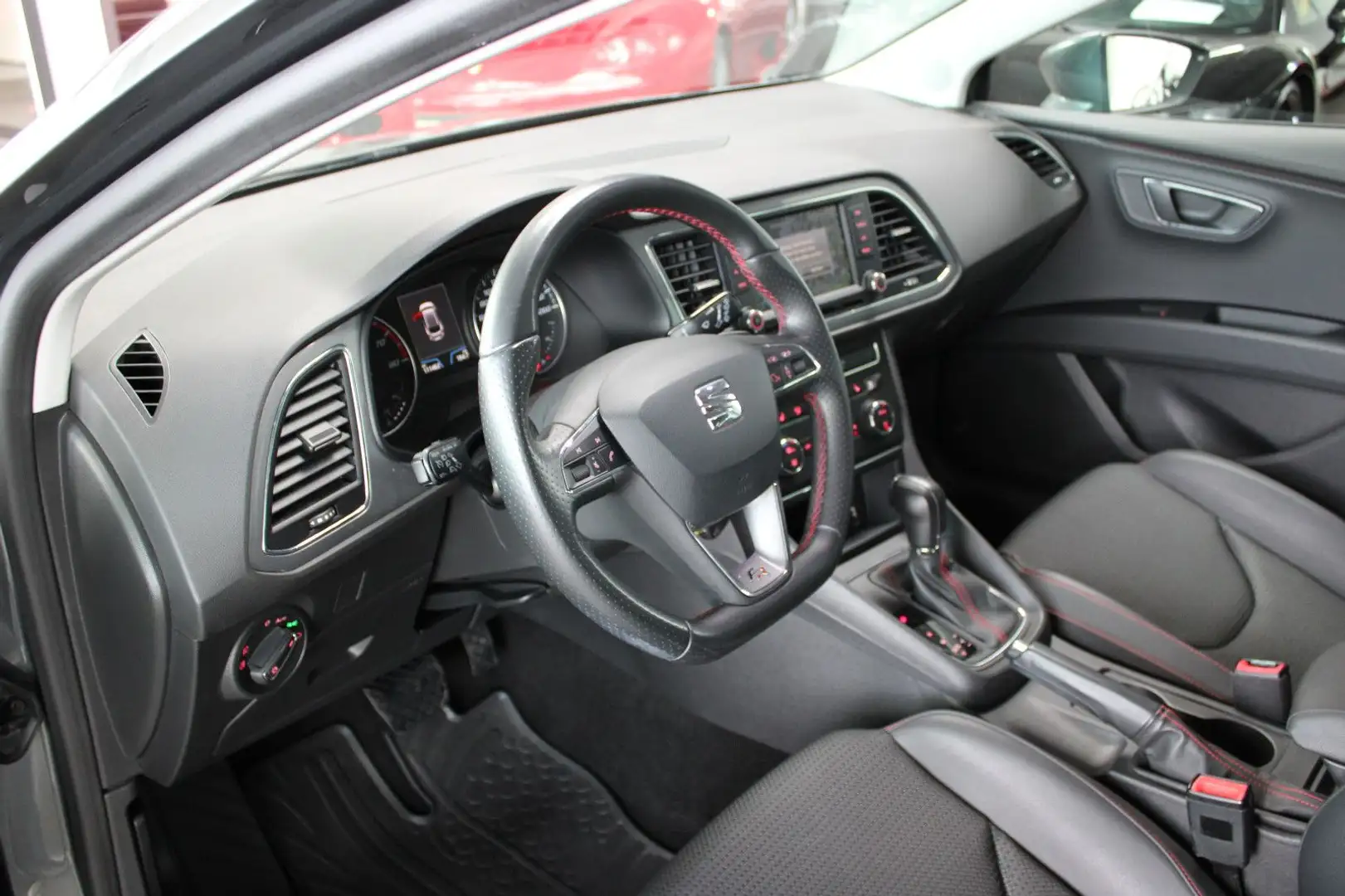 SEAT Leon LEON ST 1.4 TSI DSG * FR EDITION * LED/NAV/LEDER Grau - 2