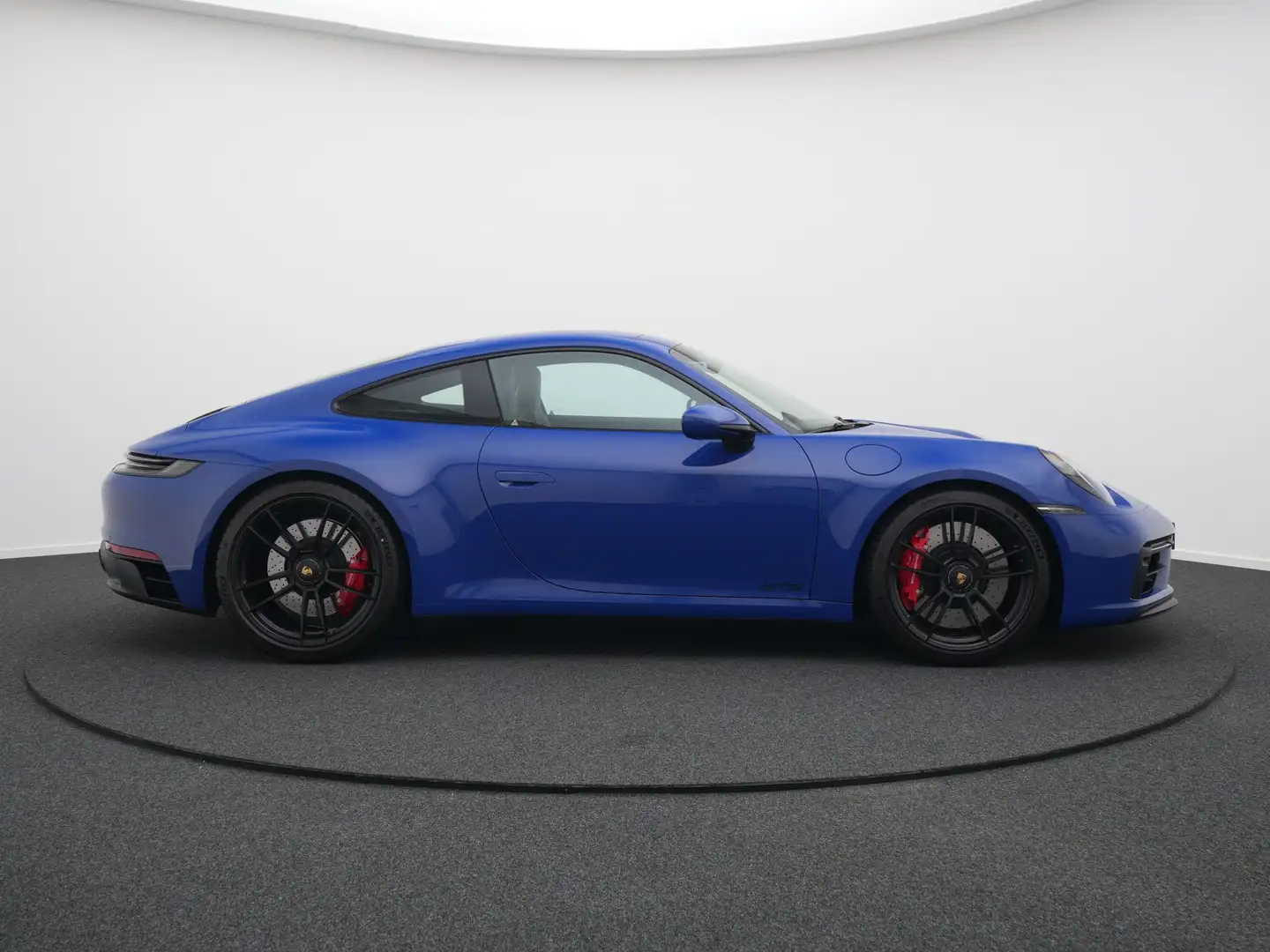 Porsche 992 Carrera GTS - 2