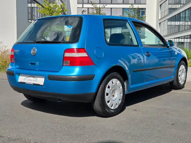 Volkswagen Golf view 4