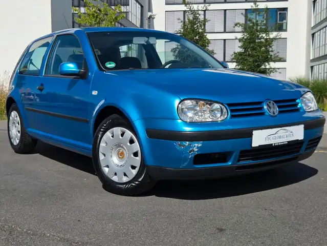 Volkswagen Golf view 2