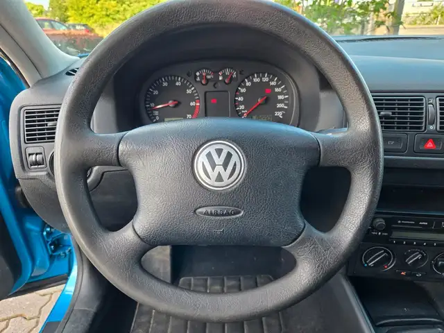 Volkswagen Golf view 12