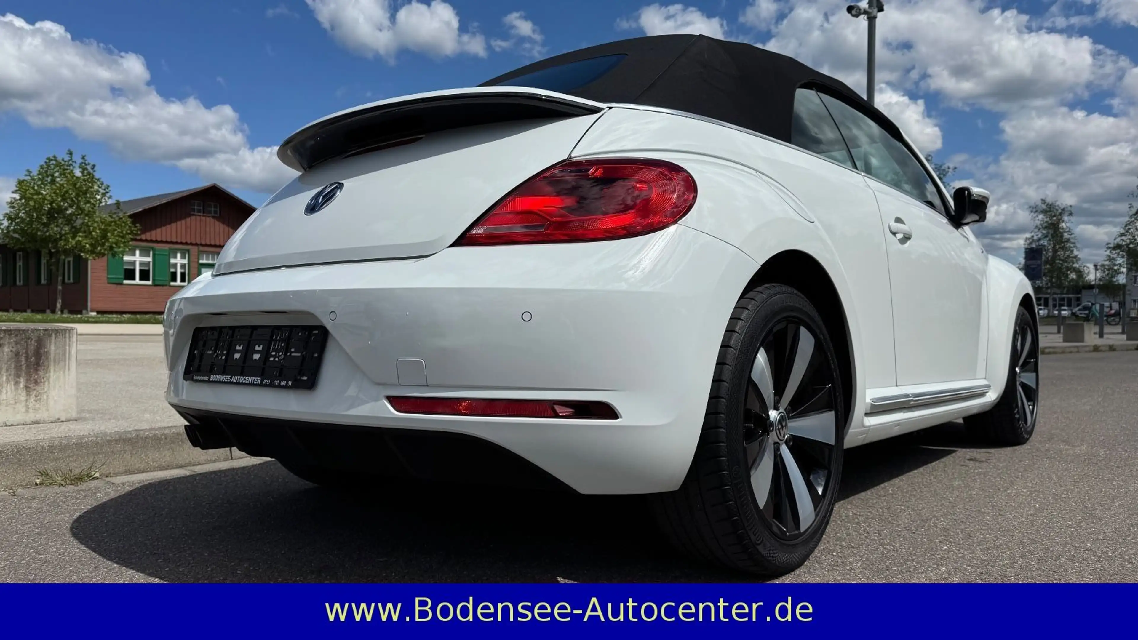 Volkswagen Beetle Cabriolet Design R-LINE LED/Autom./1.Hand — photo 3