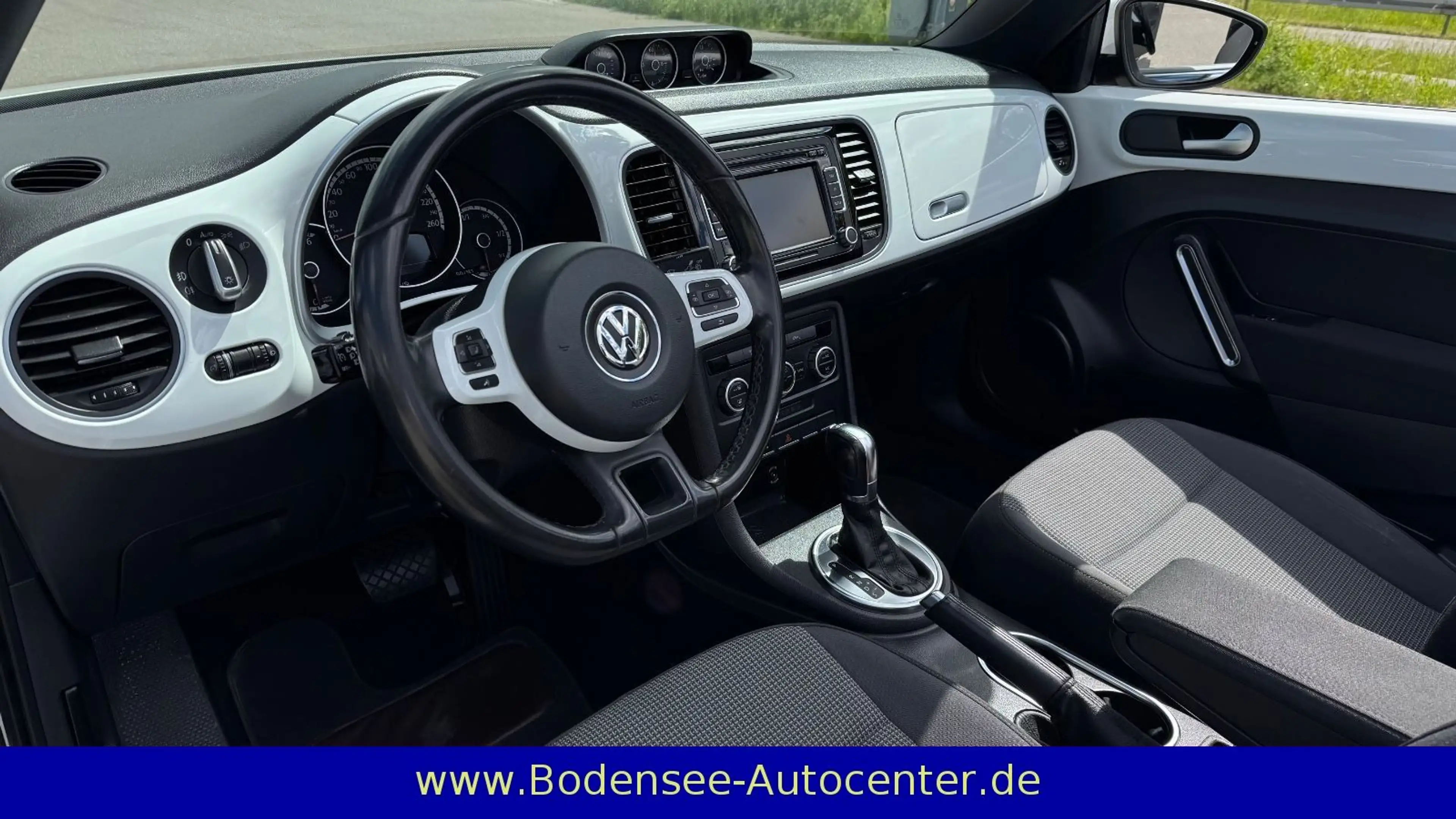 Volkswagen Beetle Cabriolet Design R-LINE LED/Autom./1.Hand — photo 12