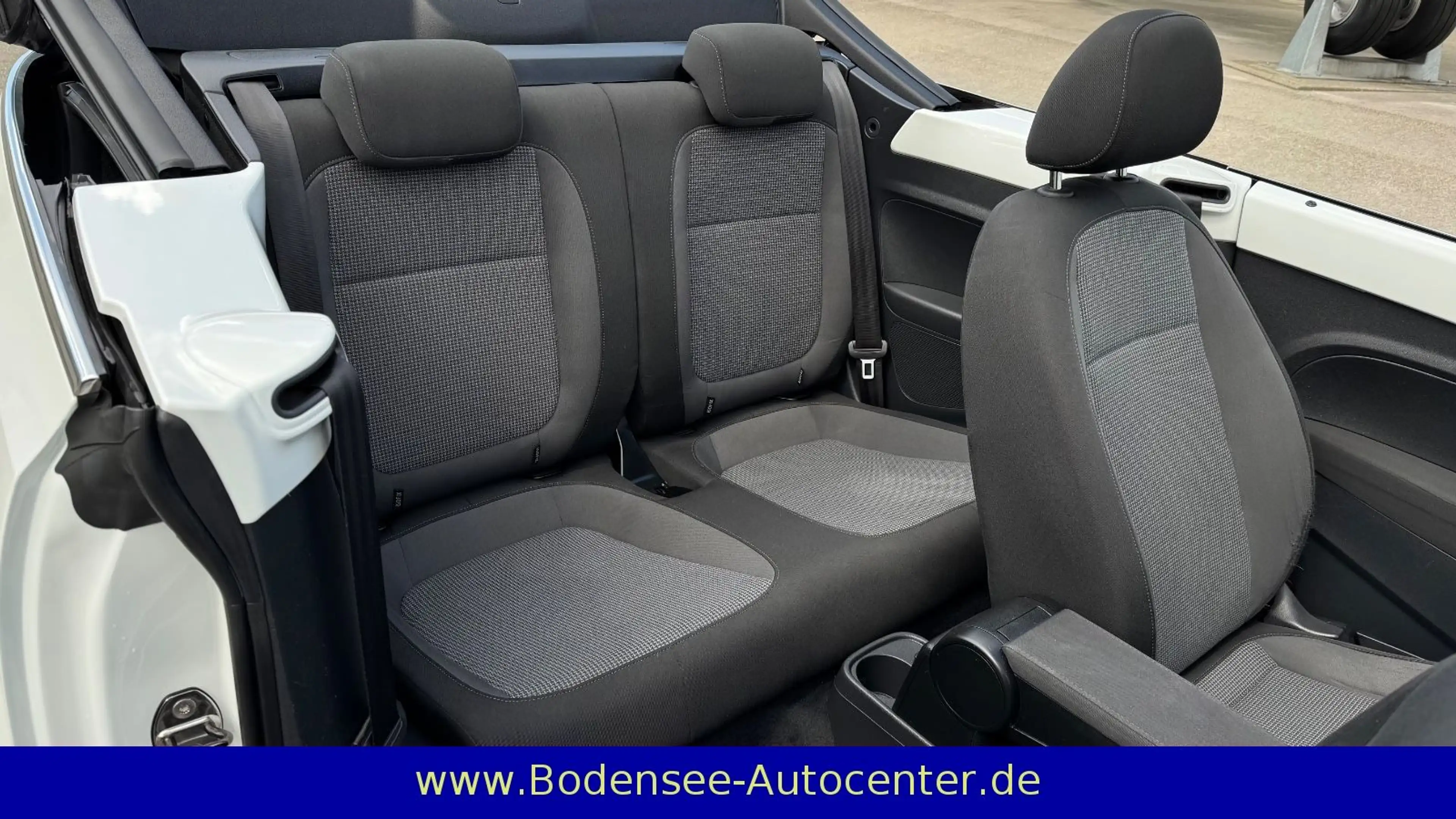 Volkswagen Beetle Cabriolet Design R-LINE LED/Autom./1.Hand — photo 14