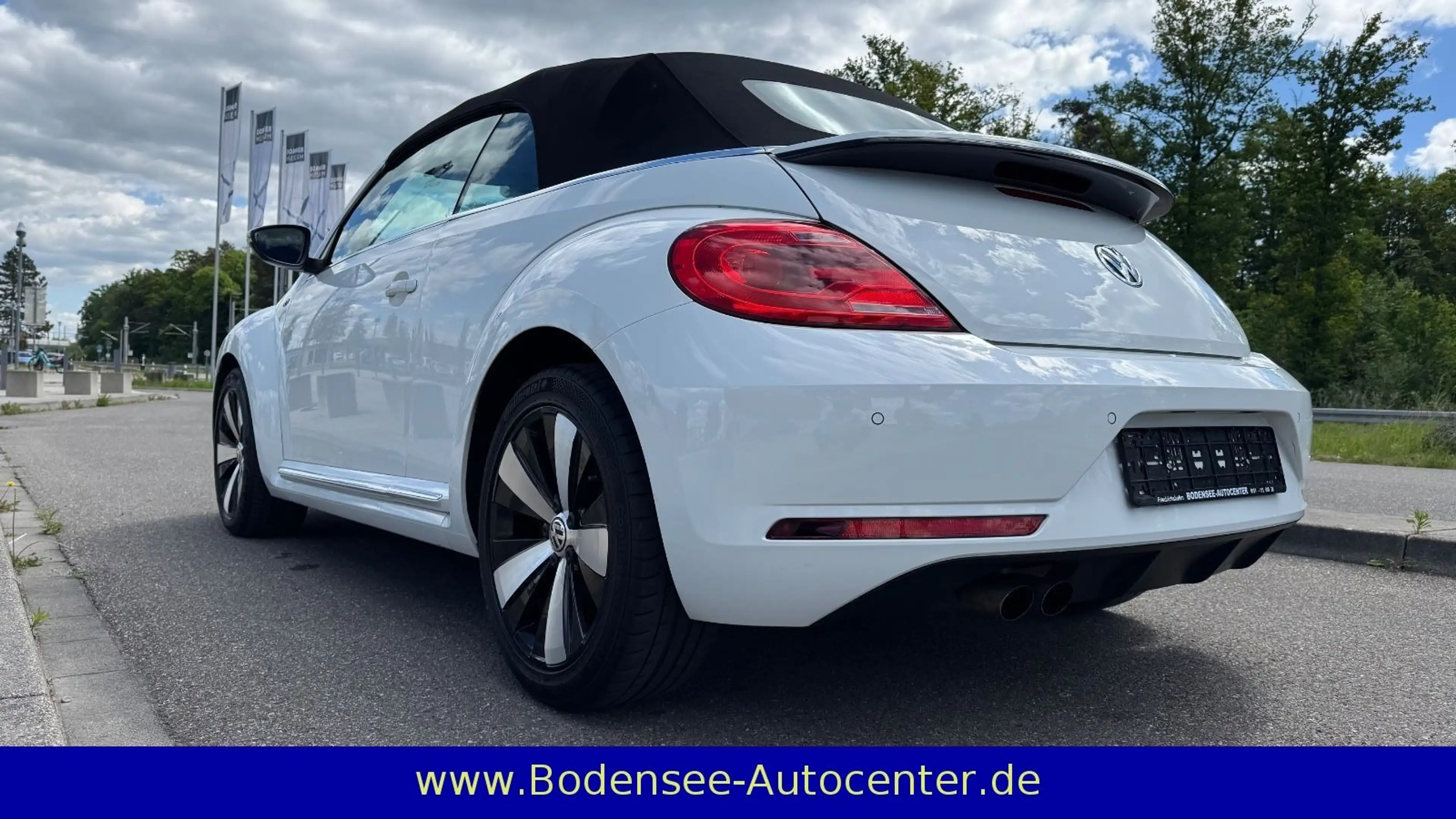 Volkswagen Beetle Cabriolet Design R-LINE LED/Autom./1.Hand — photo 6