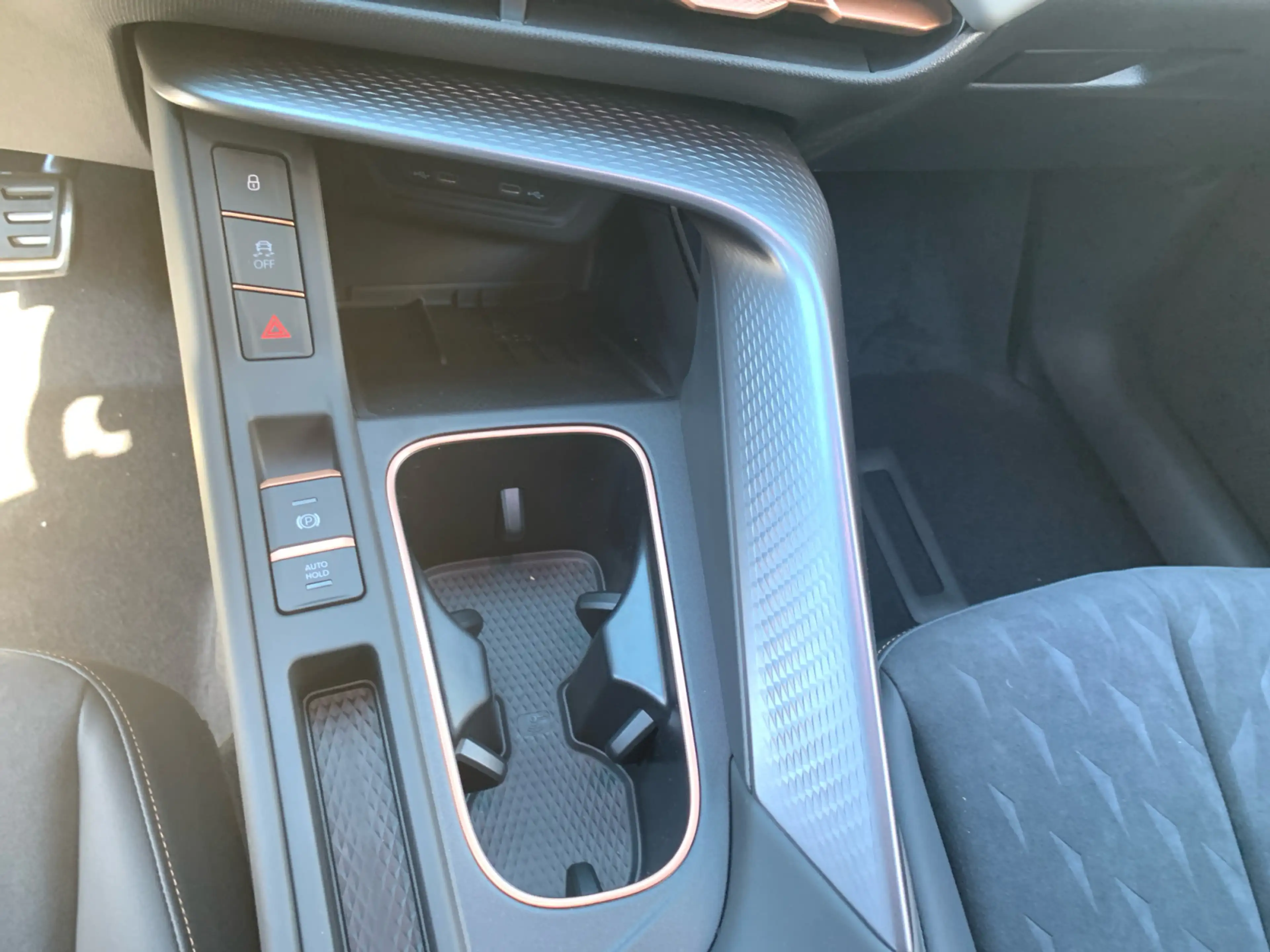 CUPRA Terramar VZ 2.0 TSI 265 PS AHK / Head-Up / Pano — photo 8