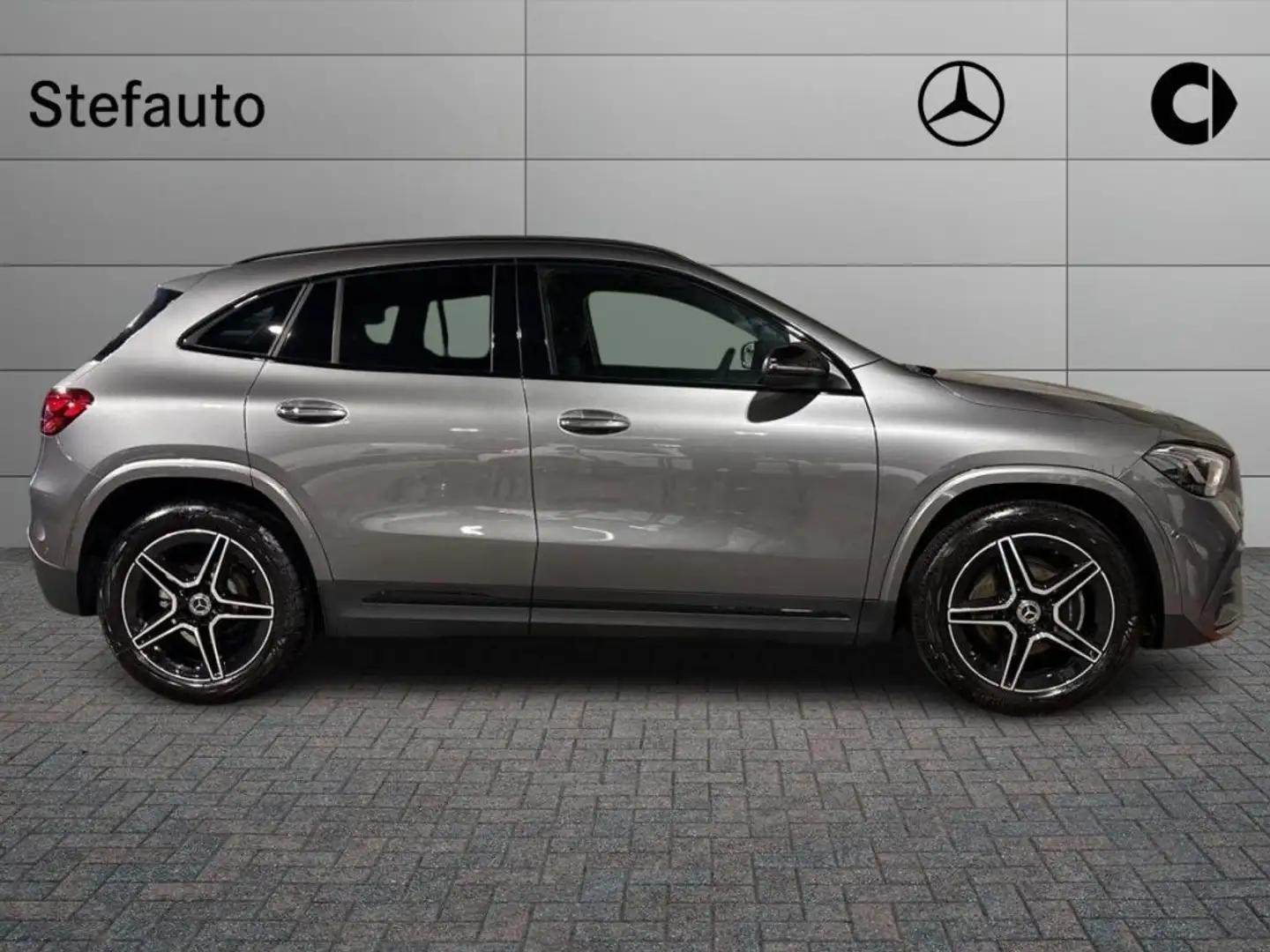 Mercedes-Benz GLA 200 d Automatic AMG Line Advanced Plus Grigio - 2
