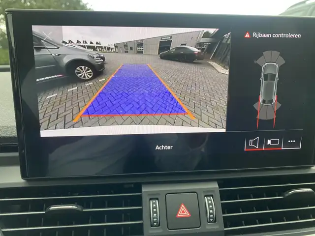 Audi Q5 view 18