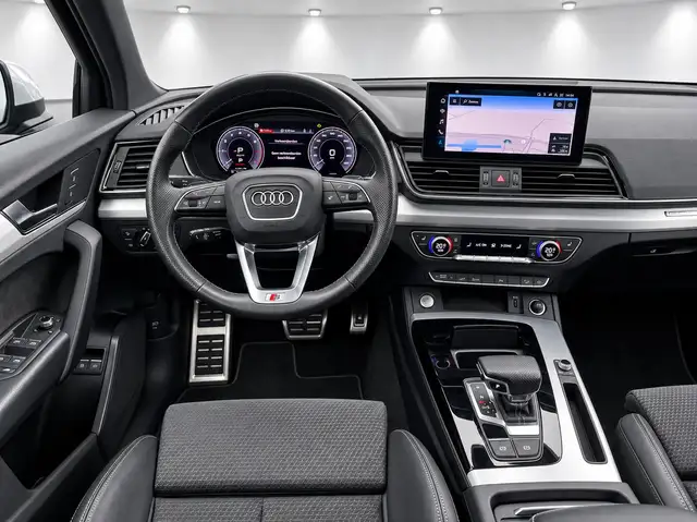 Audi Q5 view 3