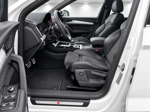 Audi Q5 view 12