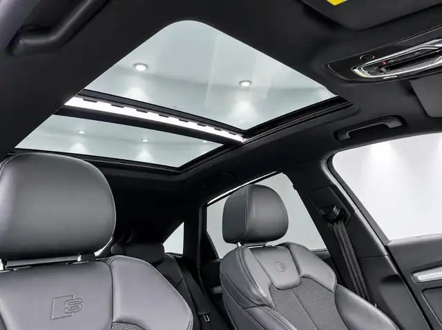 Audi Q5 view 9