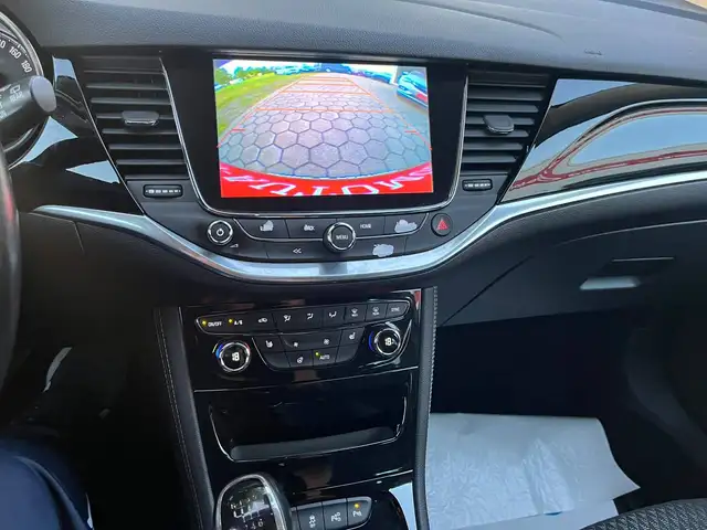 Opel Astra view 8