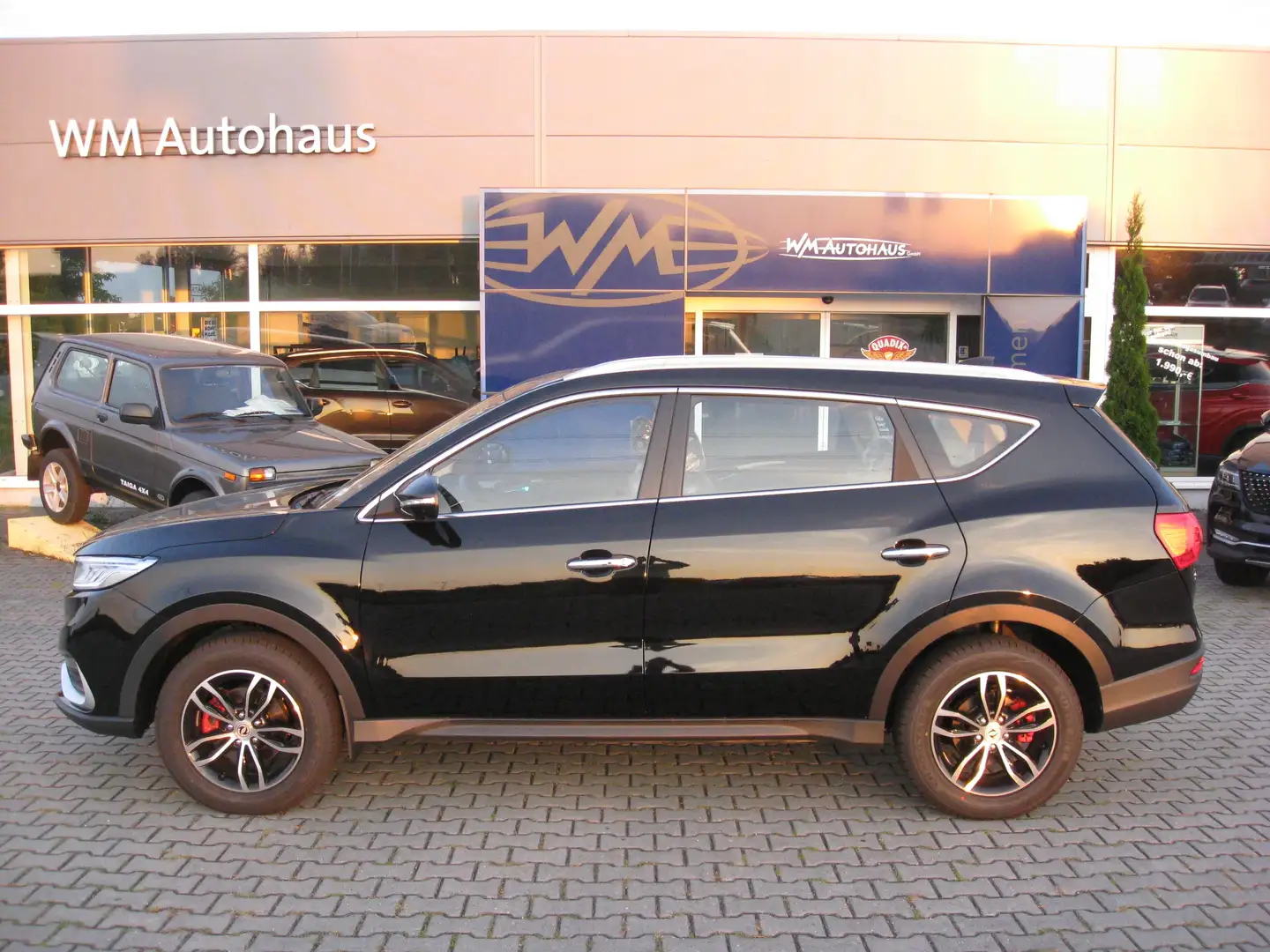 DFSK Fengon 580 7 Sitzer, Navi, Leder, Tempomat, Keyless, Alu 17" Černá - 2