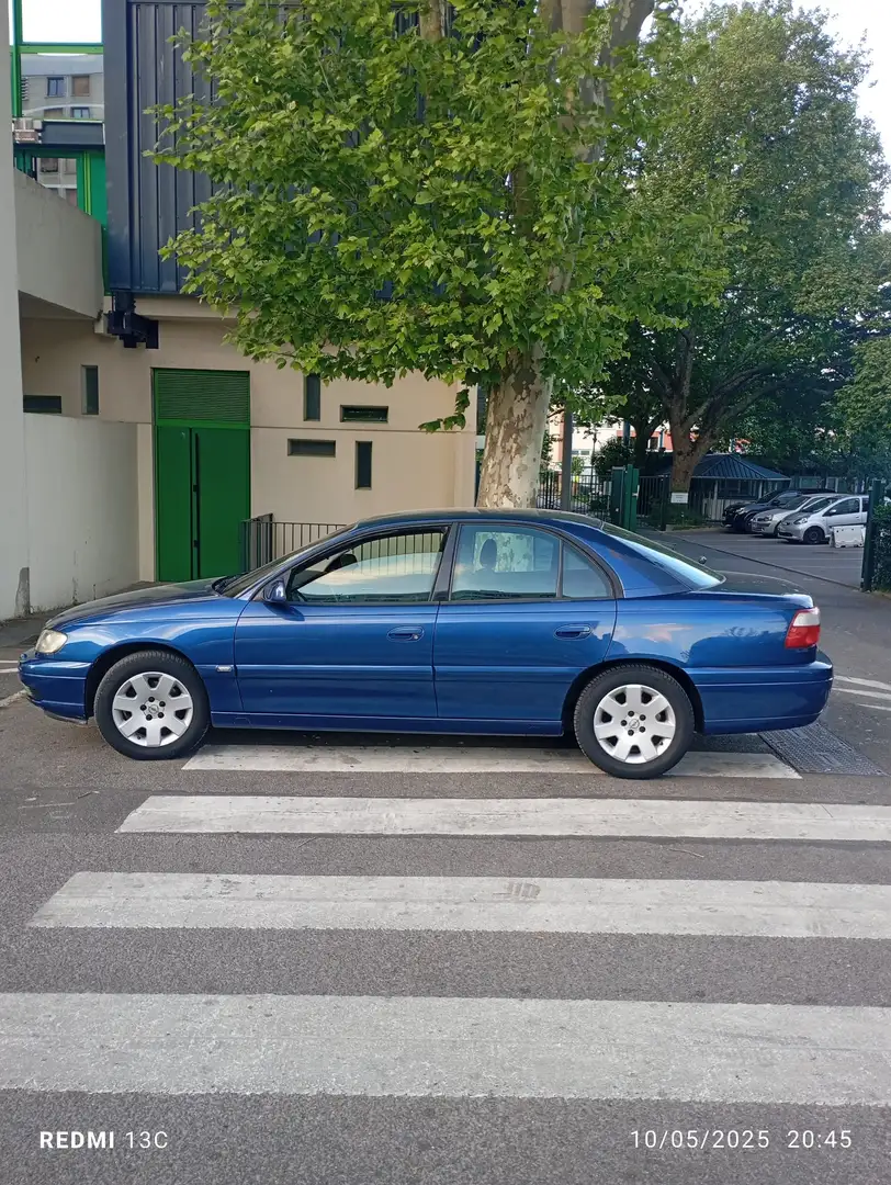 Opel Omega 2.2 16V ÉLÉGANCE - 2