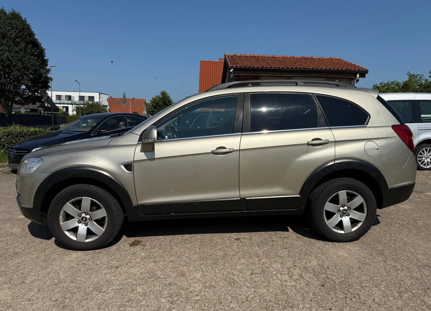Chevrolet Captiva 2.4 LS 2WD Leder, Ahk, Klima 7-Sitzer Or - 1