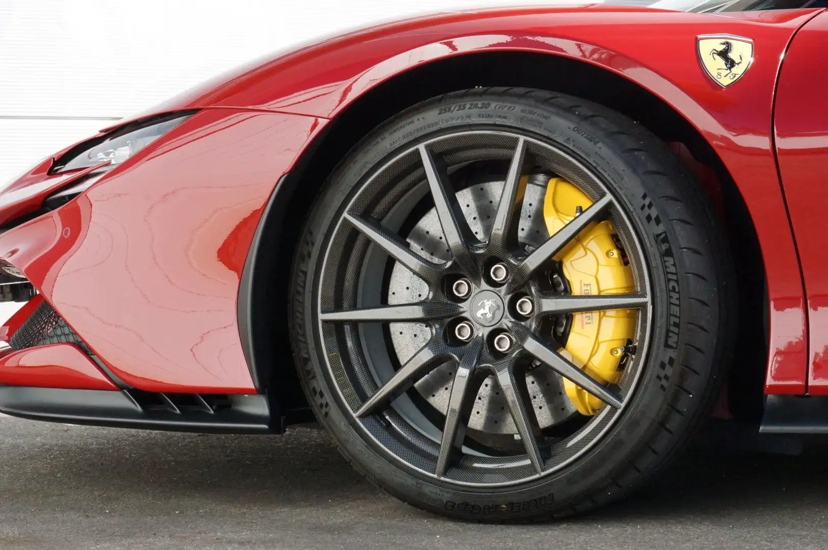 Ferrari 296 GTS April*Lift*Carbon*360*LEDS*JBL*ADAS*ACPL Rot - 1