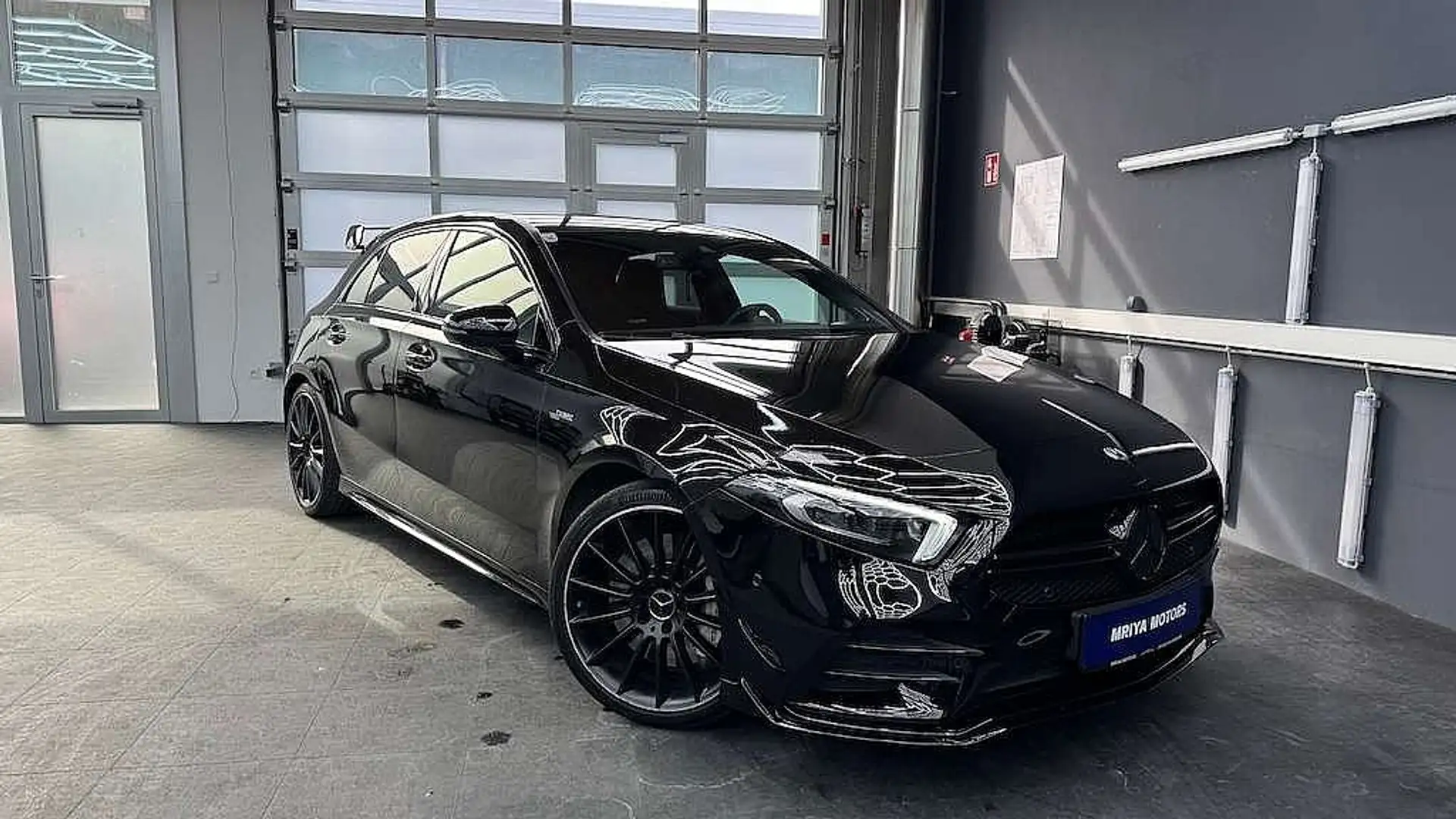 Mercedes-Benz A 35 AMG 4MATIC Aut. Noir - 1